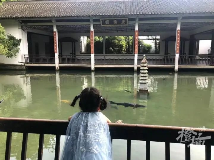 DƬ